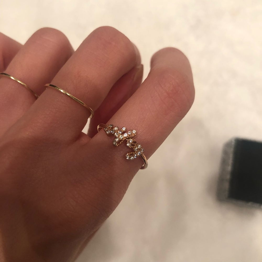 Stunning rose gold ring.